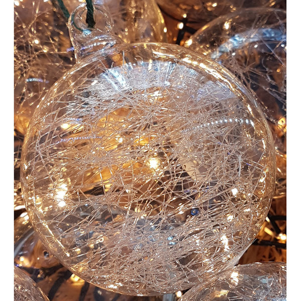 Mundgeblasene Glaskugel mit Glasfäden
